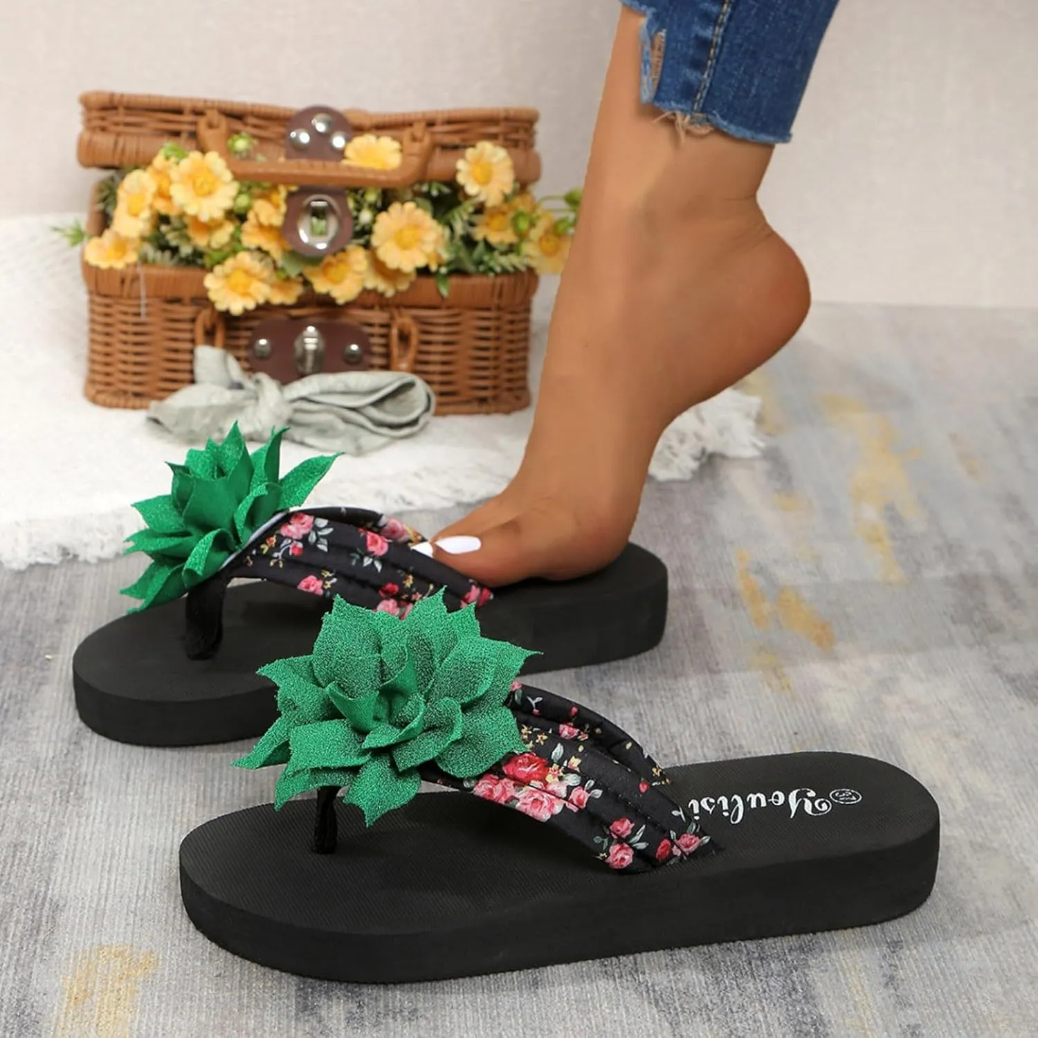Casual Dress Women's Sandals 2025 Women's Thick Soled Flip Flops Fashionable Flower Decorated Outer Wear Beach Casual