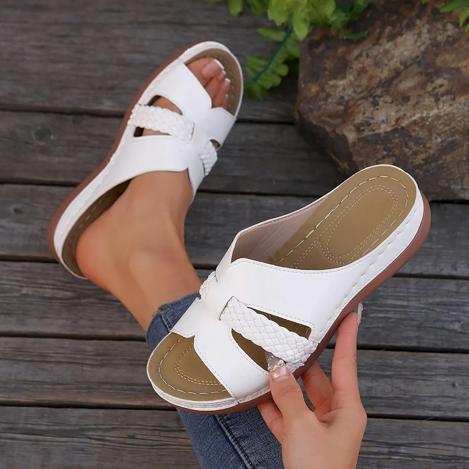 Casual Sandal Thick Soled Wedge Heeled Women's Shoes Fashionable And Casual Fish Mouth Decorated Open Heeled Beach