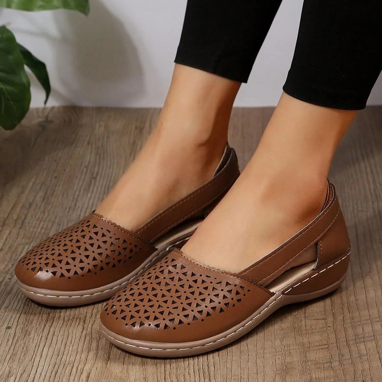 Casual Sandal Women's Closed Toe Flat Shoes Fashionable Casual Hollow Outer Wear Light Breathable Shoes