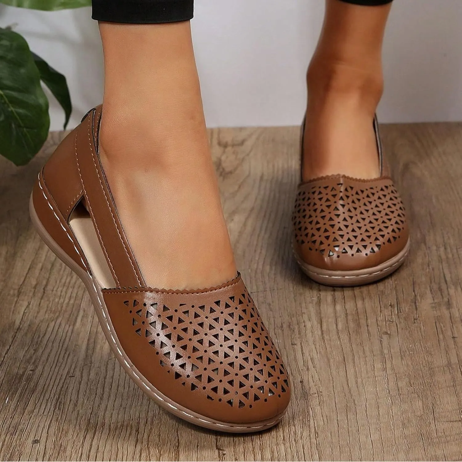 Casual Sandal Women's Closed Toe Flat Shoes Fashionable Casual Hollow Outer Wear Light Breathable Shoes